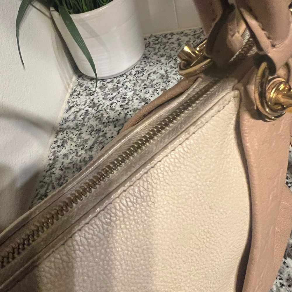 Louis Vuitton V Tote BB Empreinte - Picture 7 of 16